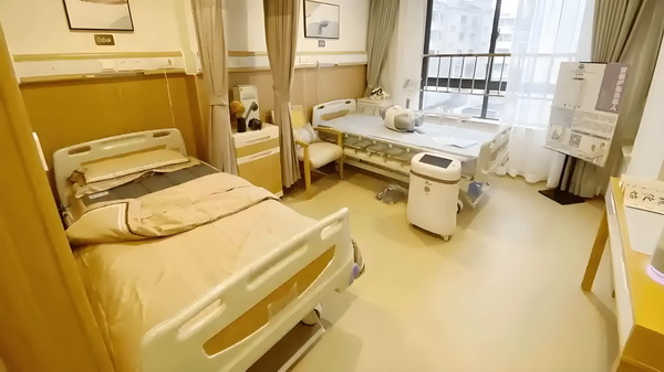 丑女倾城：腹黑王滚远点